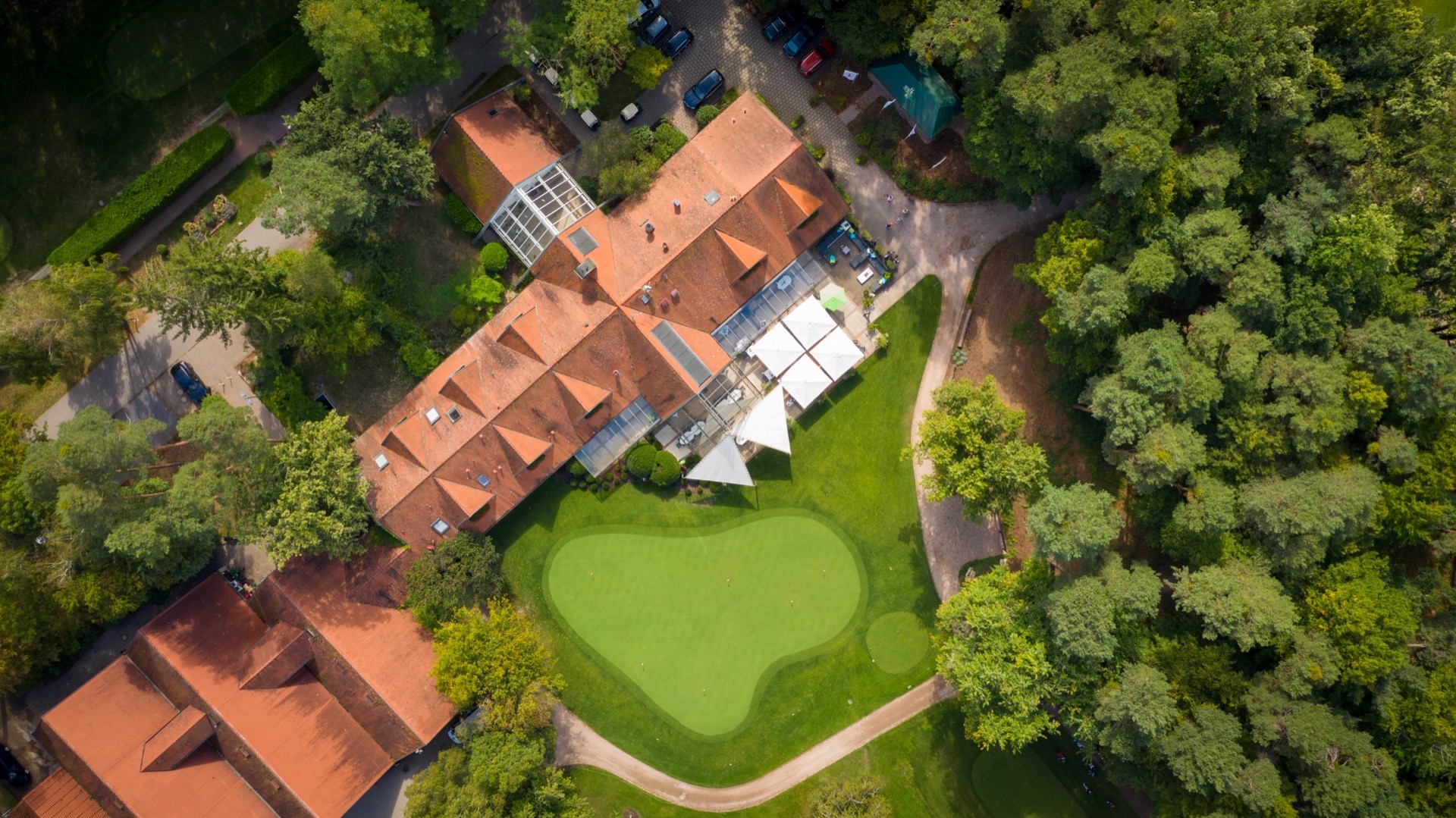 GC Pfalz Clubhaus von oben