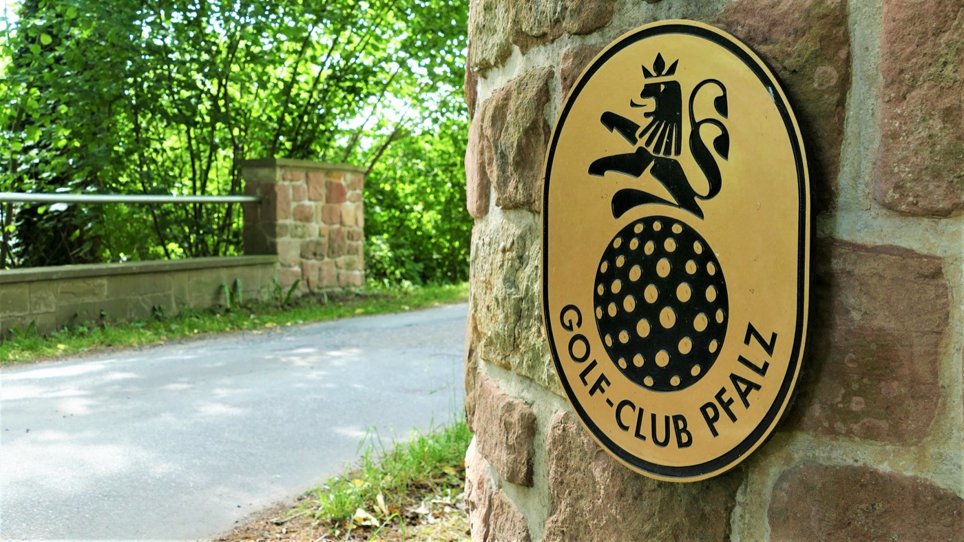Eingangsschild Golf-Club Pfalz am Vereinsgelände